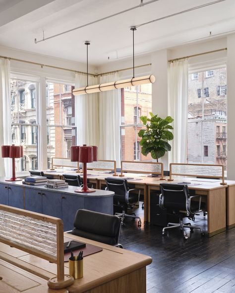 The Malin is a New York Co-Working Space for Design-Minded Members - Metropolis Communal Workspace, Solid Oak Desk, Loft Windows, San Myshuno, Workspace Design, Workplace Design, Loft Design, Soho House, Design Grafico