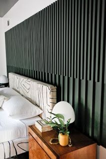 variegated green painted wood slat headboard accent wall // fort & field Carmeon Hamilton, Banquette Design, Wood Feature Wall, Design Ložnic, Detail Arsitektur, Interior Boho, Wood Slat Wall, Slatted Headboard, Bedroom Accent