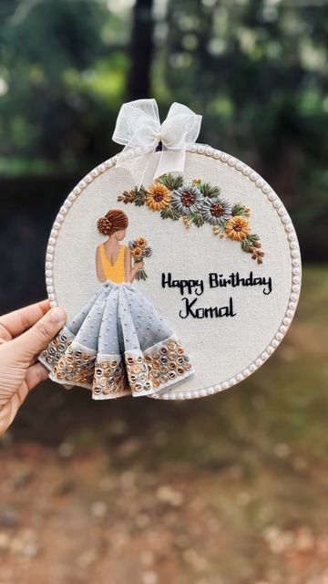 Embroidery Girl Pattern, Girl Embroidery Designs, Hand Stiching, Hoop Crafts, Birthday Embroidery, Girl Embroidery, Embroidery Hoop Crafts, Embroidery Hoop Wall, Stitching Ideas