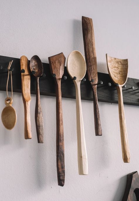 Grain & Knot – Fred Rigby Studio Wooden Things For Kitchen, Wooden Spoon Display, Wooden Spoon Design, Wooden Spoon Decor, Wood Kitchen Utensils, Whittling Projects, Wooden Cooking Utensils, Wood Spoon Carving, Earthship Home