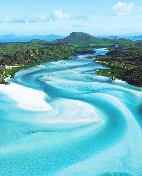 Cairns Australia, Visit Australia, Amazing Travel Destinations, Cairns, Great Barrier Reef, Travel Lover, Travel Goals, Australia Travel, Holiday Destinations