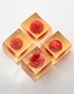 Champagne & Raspberry Jelly | StyleNest Recipes With Champagne, Champagne Jello, Cake Icing Tips, Champagne Jelly, Tea Jelly, Champagne Recipe, Flavored Ice Cubes, Raspberry Jelly, Caviar Recipes