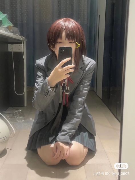 lain cosplay Serial Experiments Lain Cosplay, Lain Iwakura Cosplay, Lain Outfits, Lain Cosplay, Cosplay Inspo, Guided Art, Cosplay Ideas, Hair Dye, Cosplay Wigs