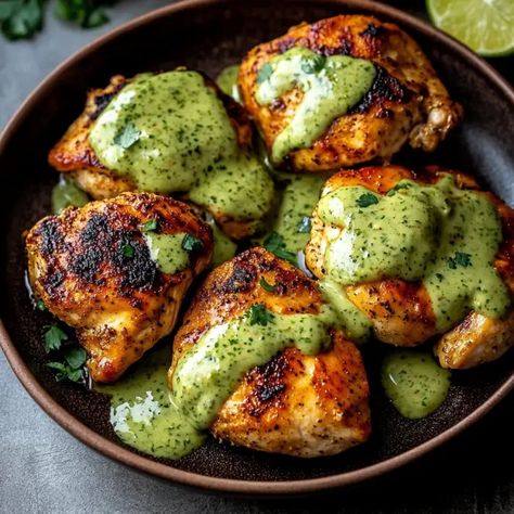 Peruvian Chicken with Green Sauce - recipes Peruvian Chicken With Green Sauce, Chicken With Green Sauce, Green Sauce Recipe, Peruvian Chicken, Oatmeal Cream Pies, Peruvian Food, Roasted Chicken Thighs, Peruvian Recipes, Green Sauce