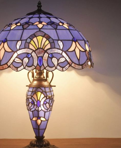 Stained glass lamp with details and a blue - purple color palette Retro Decor Ideas, Light Decor Bedroom, Glass Lamps Bedroom, Vintage Room Aesthetic, Table Reading Lamp, Lantern Aesthetic, Purple Desk Lamp, Purple Ideas, Purple Stained Glass