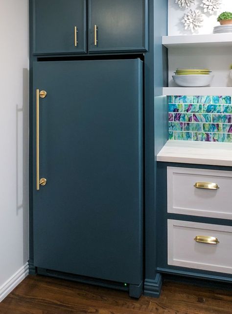 Fridge Paint, Refrigerator Makeover, Painting Appliances, Paint Refrigerator, Fridge Makeover, Painted Fridge, Pantry Remodel, Paint Kitchen, Kitchen Pantry Cabinets