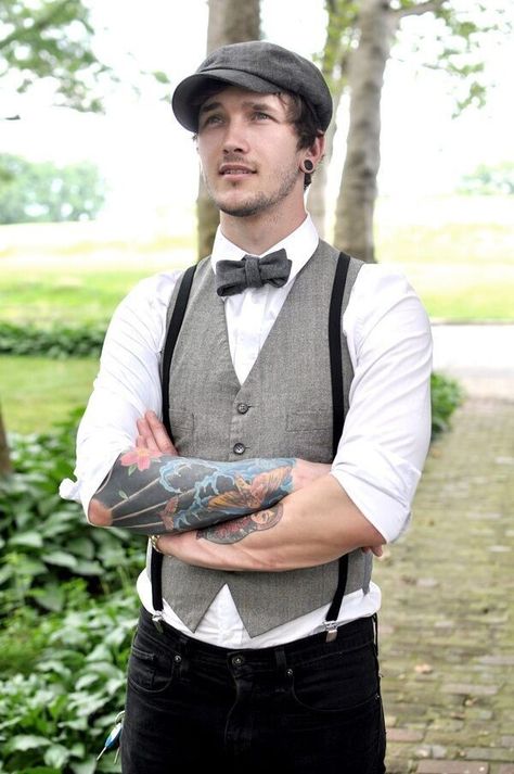 Vintage Tattoo Men, Vintage Groomsmen Attire, Groomsmen Attire Ideas, Vintage Groomsmen, Black Leather Suspenders, Mens Fashion Vintage, Gentlemen's Club, Leather Suspenders, Outfits Classy