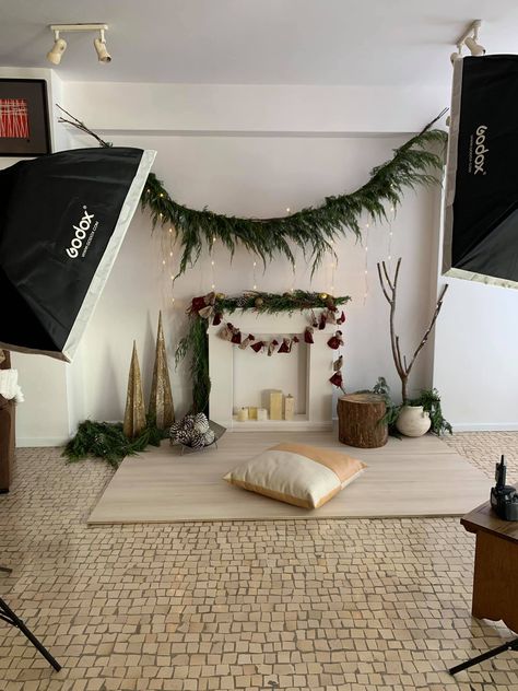 Christmas Mantle Photoshoot, Christmas Picture Setup Ideas Indoor, Photography Christmas Backdrops, Christmas Decorations For Photoshoot, Simple Studio Christmas Photos, Simple Holiday Backdrop, Christmas Studio Setup Diy Photo, Studio Photography Christmas, Christmas Photo Props Indoor