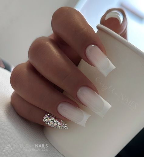 𝘏𝘪𝘳𝘥𝘦𝘵𝘦𝘴 • @20luckynails Victoria Vynn • előkészítők • mega base clear & milky white • milky white master gel • 261 gel polish Makear hard glass top -5% 𝐚𝐳 ORSYLLA5 𝐤𝐮𝐩𝐨𝐧𝐤𝐨𝐝𝐝𝐚𝐥! 𝘙𝘦𝘨𝘪𝘴𝘻𝘵𝘳𝘢𝘭𝘫 𝘢 𝘣𝘪𝘰𝘣𝘢𝘯 𝘭𝘦𝘷𝘰 𝘭𝘪𝘯𝘬𝘦𝘯 𝘬𝘦𝘳𝘦𝘴𝘻𝘵𝘶𝘭 𝘢𝘭𝘭𝘢𝘯𝘥𝘰 5% 𝘬𝘦𝘥𝘷𝘦𝘻𝘮𝘦𝘯𝘺𝘦𝘳𝘵 👇🏻 https://20luckynails.hu/?p_id=33217 Milky Base Nails, Nails White Milky, Base Nails, Mega Base, Hard Nails, White Nail Designs, Beauty Inspo, Milky White, Blue Nails