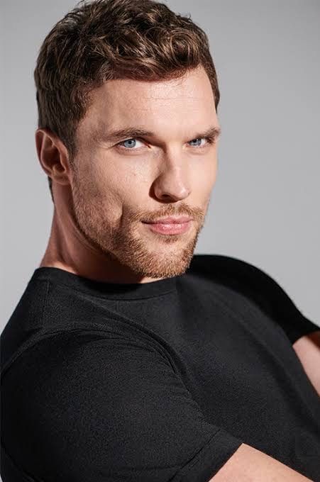 Ed Skrein, Male Icon, Biggie Smalls, Tupac Shakur, Jean Michel Basquiat, Alain Delon, Cool Outfits For Men, Hollywood Actor, Guy Names