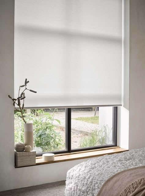 Roller Shades Living Room, Cortinas Roller, Interior Window Trim, Plain Curtains, Double Roller Blinds, Roller Shades, Curtain Designs, Blinds For Windows, Roller Blinds