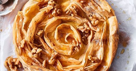 A spiral of crispy, buttery filo pastry filled with the creamiest custard. Meet your new favourite easy dessert! Pastry Custard, Cakes Slices, Filo Pastry Recipes, Chocolate Hazelnut Cake, Hazelnut Cake, Filo Pastry, Custard Tart, Homemade Sweets, Savoury Recipes