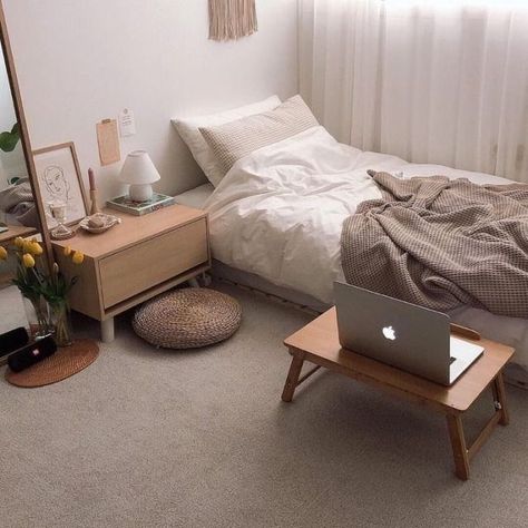 Dorm Apartment, Aesthetic Bedroom Ideas, Bedroom Decor For Couples, Small Room Design, Redecorate Bedroom, Minimalist Room, College Apartment, House Decorating, Apartment Decorating