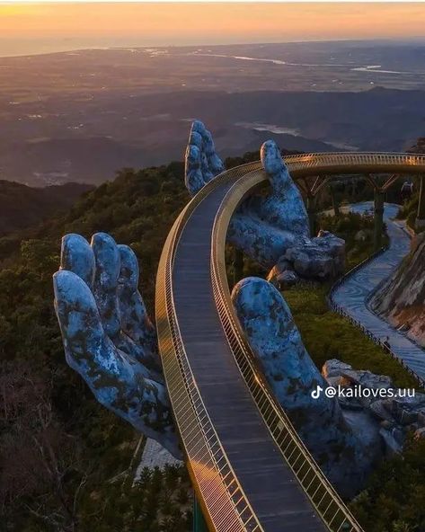 Golden Bridge Vietnam, Golden Bridge, Beautiful Vietnam, Haunting Photos, Vietnam Travel Guide, Kunming, Big Adventure, Vietnam Travel, Da Nang