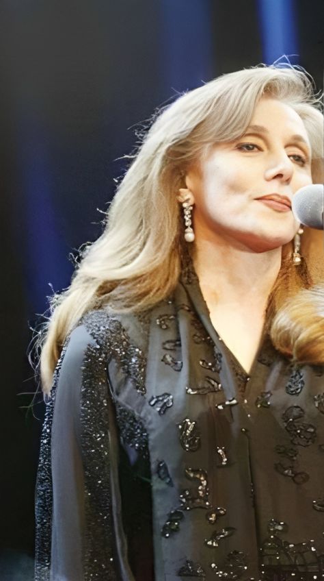 فيروز Fairuz Wallpaper, Fairouz Wallpaper, Fairouz Aesthetic, Arabic Beauty, Arab Beauty, Cute Anime Wallpaper, Beautiful Wallpapers, Anime Wallpaper, Wallpapers