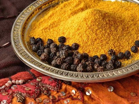 Tumeric And Black Pepper, Pepper Benefits, Turmeric And Pepper, Curcumin Benefits, Risotto Radicchio, Turmeric Black Pepper, Turmeric Health Benefits, Turmeric Curcumin, Turmeric Benefits