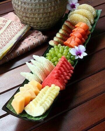 Edible Arrangements Fruit Presentation, Fruit Displays, Thai Dessert, Fruit Arrangements, Edible Arrangements, Fruit Carving, Food Displays, Food Display, Fruit Platter