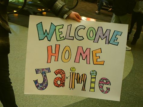 Welcome Back Home Sign Airport, Welcome Home Signs From Hospital, Welcome Back Airport Signs, Welcome Back Poster Ideas, Welcome Home Signs Airport, Welcome Home Signs Airport Brother, Welcome Home Poster Ideas Airport, Welcome To Usa Sign Airport, Welcome Home Signs Diy Poster Airport