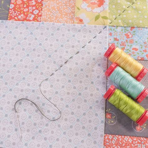 Try Big Stitch Hand Quilting with Corey Yoder - The Jolly Jabber Quilting Blog Big Stitch Hand Quilting Tutorials, Hand Stitching Quilt Top, Big Stitch Quilting Tutorial, Large Stitch Hand Quilting, Hand Quilting Designs Templates, Big Stitch Hand Quilting Patterns, Hand Quilting Ideas, Hand Sewn Quilt For Beginners, Hand Quilting For Beginners