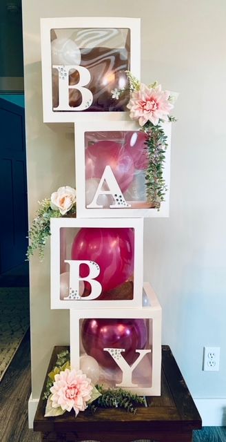 How To Make Balloon Boxes, One Balloon Boxes, Baby Boxes Decorations, Baby In Bloom Shower Ideas Decorations, Balloon Box Gender Reveal Diy, Baby Balloon Boxes, Baby Boxes With Balloons, Flower Box With Balloon, Balloons In Box Gender Reveal