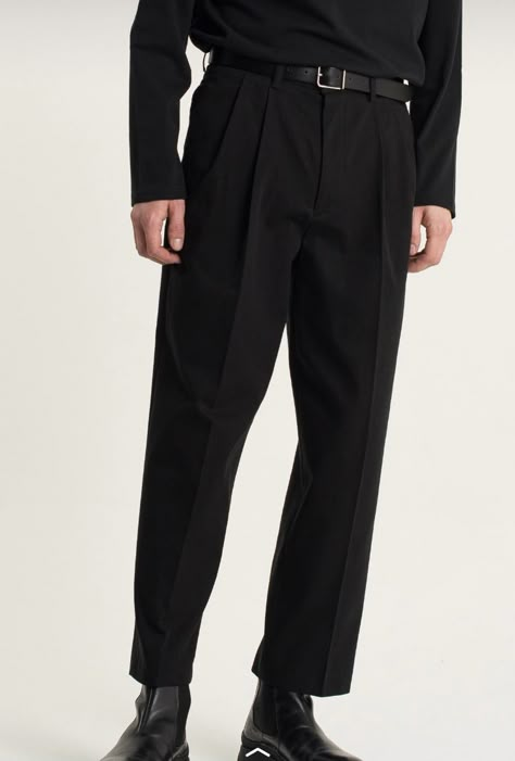 Formal Streetwear Outfits, Mens Slacks Outfit Casual, Mens Black Dress Shirt Outfit, Black Slacks Outfit Men, Trousers Runway, Mens High Waisted Trousers, Pleated Trousers Outfit, Black Slacks Outfit, Slacks Men