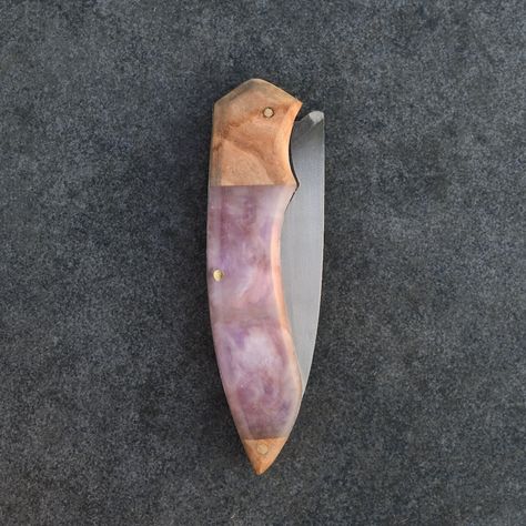 Welcome to our collection of engraved handmade pocket knives--where practicality meets elegance in every cut. Presenting our Resin-Olive Wood & Stainless Steel Folding Knife, a personalized gift perfect for weddings, anniversaries, or Halloween. Features: Blade Material: Crafted from durable stainless steel, ensuring longevity and precision. Handle Material: Made of Olive Wood & Resin, combining natural beauty with modern design. Dimensions: Blade Length: 11 cm / 4.8 inches, Handle Length: 11 cm Pocket Knife Aesthetic, Unique Pocket Knives, Fancy Pocket Knives, Pretty Pocket Knife, Wood Pocket Knife, Pocket Knives Vintage, Western Pocket Knife, Pocketknife Vintage, Antique Pocket Knife