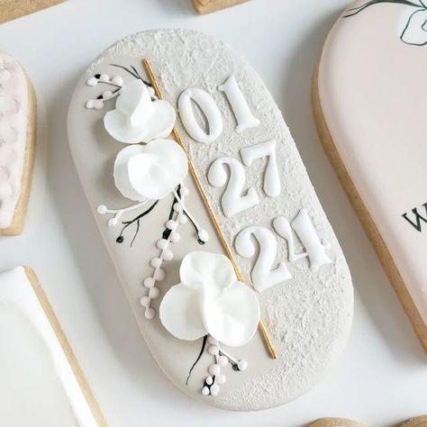 Willow on Instagram: "I've been looking forward to bringing this bridal party proposal set to life for months! It was my first, but I hope it won't be my last. . . . #bridalpartycookies #bridalpartyproposal #bridalpartyproposalcookies #willyoubemybridesmaid #weddingcookies #weddingfavours #savethedatecookies #customcookies #niagarabaker #niagaracookies" Spring Wedding Cookies Decorated, Wedding Cookies Decorated Simple, Wedding Cookies Ideas, Personalised Cookies Wedding, Wedding Favor Sugar Cookies, Bridal Shower Cookies Decorated Floral, Wedding Favor Royal Icing Cookies, Wedding Cookies Decorated, Wedding Shower Cookies