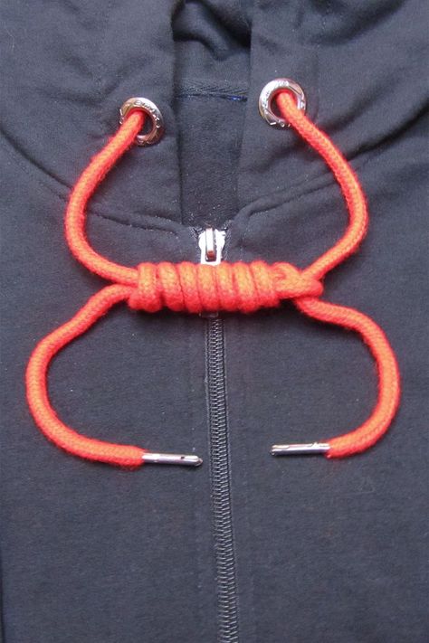 How To Tie Your Sweater Strings, Sweatshirt String Knots, Hoodie String Knots Step By Step, Hoodie String Knots, Diy Shoelaces, Hoodie Ties, Paracord Bracelet Tutorial, Knot Tying, Casting Kit