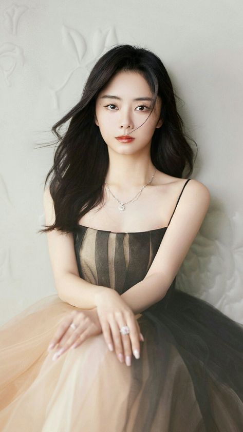 Seven Tan, Tan Songyun, Funny Cat Wallpaper, Stunning Prom Dresses, Chinese Actress, Model Hair, Android Wallpaper, Fine Hair, Asian Beauty