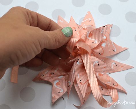 Grosgrain Spike Bow Tutorial and Step by Step Photos. Boutique Bow Tutorial, Diy Wreath Bow, Loopy Bow, Homemade Bows, Big Hair Bows, Hair Bow Tutorial, Bows Diy Ribbon, Diy Bows, Bow Tutorial