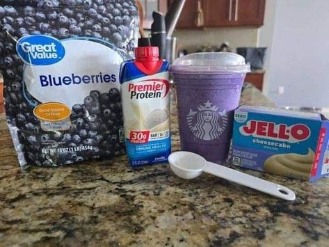 Cheesecake Protein Shake, Blueberry Protein Shake, Protein Shake Ingredients, Coffee Protein Smoothie, Protein Drink Recipes, Premier Protein Shakes, Cheesecake Smoothie, Protein Shakes Recipes, Vanilla Protein Shakes