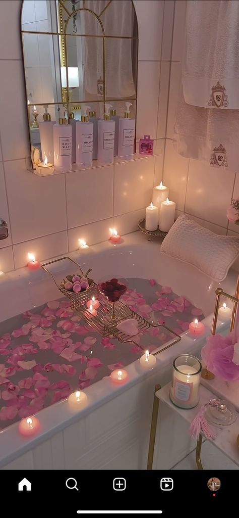 Kosmetyki Mary Kay, Romantic Bathrooms, Romantic Bath, Aesthetic Bath, Girly Bathroom, Bath Aesthetic, Girly Apartments, Girly Apartment Decor, Dream Apartment Decor