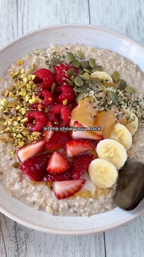 Smoothies & more💕🍉🍓🍍 | OATMEAL HACK 🍎👏🏼 Here's how you can naturally sweeten your oats AND add extra volume to it. The trick? Grate an apple and cook it in with… | Instagram Vegan Starters, Vegan Meal Plans, Flax Seeds, Healthy Kitchen, Vegetarian Cooking, Oatmeal Recipes, Meatless Meals, Vegan Recipes Healthy, Healthy Snacks Recipes