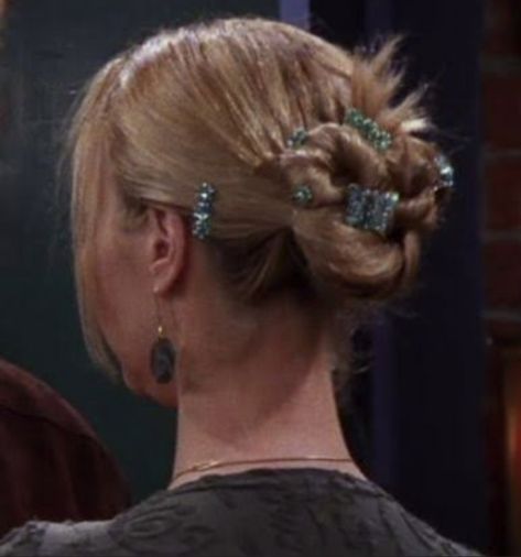 Phoebe Friends, 2000s Hairstyles, Phoebe Buffay, 90s Hairstyles, Favorite Hairstyles, Aesthetic Hair, Hair Dos, Messy Hairstyles, Bridesmaid Hair