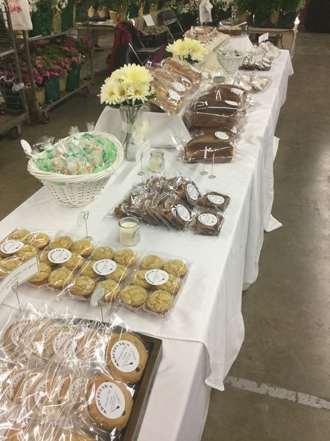 Baking Vendor Booth Ideas, Baked Good Display, Pastry Pop Up Booth, Baking Vendor Booth, Farmers Market Baking Display, Cookie Vendor Booth Display Ideas, Bake Sale Table Display, Cookie Stand Display Farmers' Market, Bake Sale Displays Table