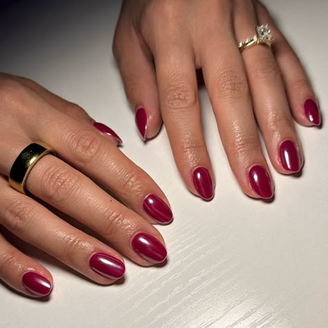 Great minds think alike! And all of our minds are on fall🍂 Gonna be so into darker chrome combos this year #nails #nailart #naildesigns #nailsofinstagram #nailsnailsnails #nailsmagazine #nailsonfleek #nailstyle #nailtrends #nailartist #nailinspo #fallnails #chromenails #almondnails Berry Nails With Chrome, Dark Red Chrome Nails Designs, Cranberry Chrome Nails, Maroon Nails With Chrome, Chrome Dark Red Nails, Burgundy Nails Crome, Maroon Glazed Nails, Deep Red Chrome Nails, Chrome Cranberry Nails