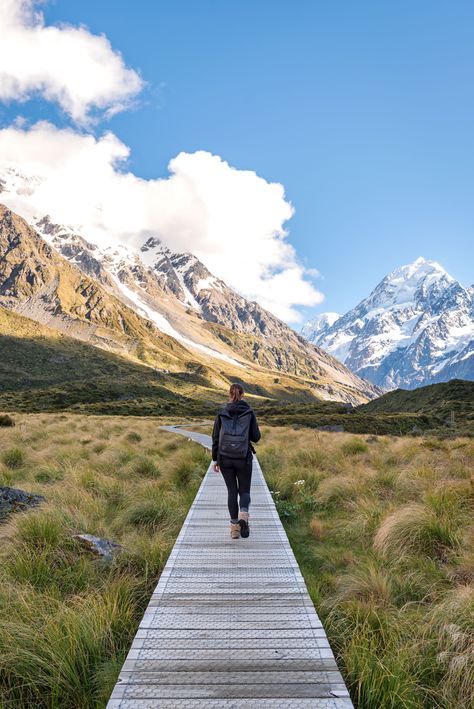 20 Things I'm Glad I Packed for New Zealand (And 3 I Wish I Had!) - The Department of Wandering Packing For New Zealand, Hiking New Zealand, Aoraki Mount Cook, New Zealand Itinerary, Nz Travel, New Zealand Travel Guide, Art 2022, Mount Cook, New Zealand Landscape