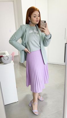 Purple Pleated Skirt Outfit, Lilac Skirt Outfits, Lavender Skirt Outfit, Mint Yeşili, Bright Winter Outfits, Business Casual Skirt, Pleated Skirt Outfit, Blazer Outfits Casual, Look Office