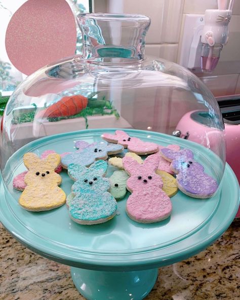 Easter Pfp, Preppy Easter, Easter Hosting, Hello Kitty Photos, Easter Bunny Cookies, Preppy Spring, Easter Wallpaper, Bunny Cookies, Pastry Art