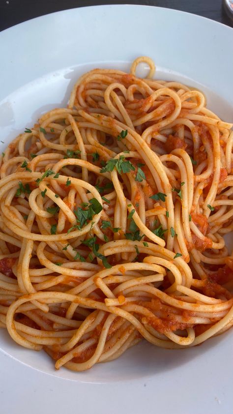 Pasta Spagetti, Food Savoury, Food Pasta, Food Babe, Spicy Food, Food Therapy, Healthy Food Motivation, Yummy Comfort Food, Pasta Noodles