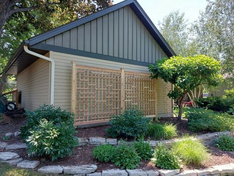 Patio Against Garage Wall, Garage Trellis, Cedar Trellis, Cedar Walls, Cedar Garden, Exterior Inspiration, Wall Exterior, Garage Walls, Blank Walls