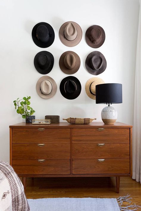 Hat Wall, Farmhouse Side Table, Cute Dorm Rooms, Art Deco Home, Trendy Bedroom, Decoration Inspiration, Easy Home Decor, Cool Rooms, Diy Wall Decor