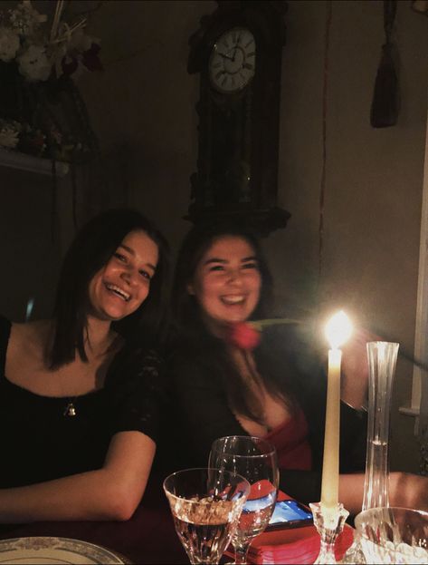 Valentine With Friends, Dinner With Best Friend, Recap 2022, Valentines Friends, Wine Instagram, Valentines Aesthetic, Best Friend Valentines, With Best Friend, Blonde Aesthetic