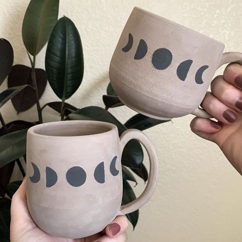 Diy Mug Designs, Diy Pottery Painting, Painted Plant Pots, Dark Green Aesthetic, Diy Mugs, Painted Mugs, Beauty Art Drawings, Clay Mugs, Plant Vase