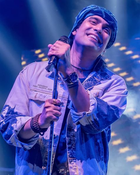 Cool Wallpapers Music, Wallpapers Music, Beautiful Moon Pictures, Jubin Nautiyal, Best Music Artists, Wallpaper Photo Gallery, Green Background Video, Best Profile Pictures, Cute Couples Photography