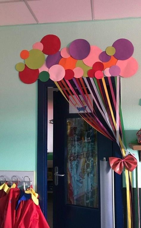 School Board Decoration, Door Decorations Classroom, Board Decoration, Class Decoration, School Decorations, School Crafts, Balloon Decorations, Paper Crafts Diy, Holidays And Events