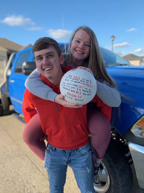 Hilarious Promposal, Anime Promposal, Volleyball Promposal Ideas, Volleyball Prom Proposal, Volleyball Promposal, Volleyball Things, Girlfriend Ideas, Cute Promposals, Promposal Ideas