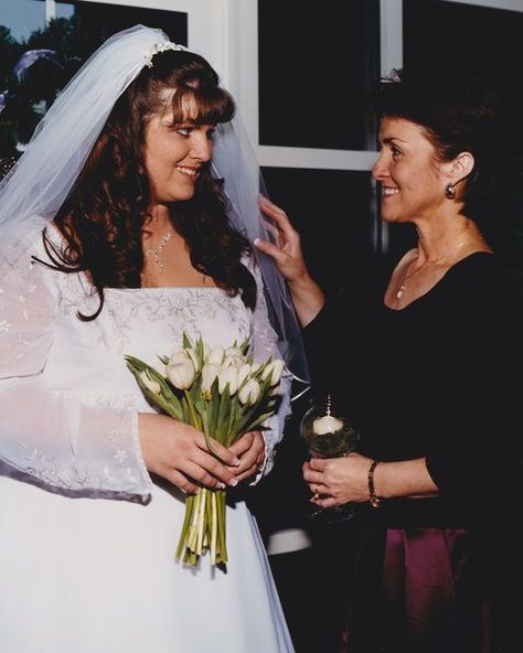 Kelly Hogan at her wedding in 2002 Kelly Hogan, Zero Carb Diet, 130 Pounds, Jillian Michaels, Zero Carb, Diet Vegetarian, Low Carb Gluten Free, Nutrition Program, Health Promotion