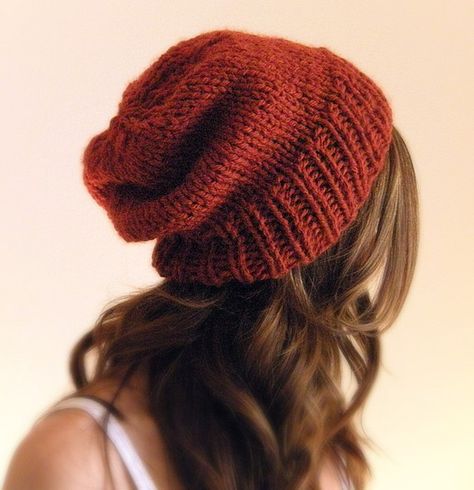 chunky slouchy hat. Dig it! Knitting Quilt, Beanie Outfit, Red Beanie, Kawaii Crochet, Fall Hats, Slouch Hat, Slouchy Hat, Crochet Beanie, Red Hats