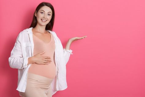 Pregnant Girl, Pregnant Model, Blonde Wavy Hair, Pregnant Mother, Baby Poses, Pregnant Wife, Pregnant Couple, Dress Stand, Pregnant Woman